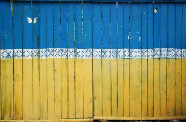 yellow and blue wooden fence