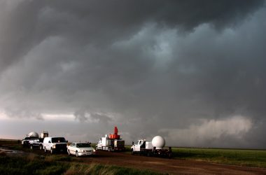 A fleet of VORTEX2 vehicles tracks a supercell thunderstorm near Dumas. The blue-green color in the cloud is associated with large hail.